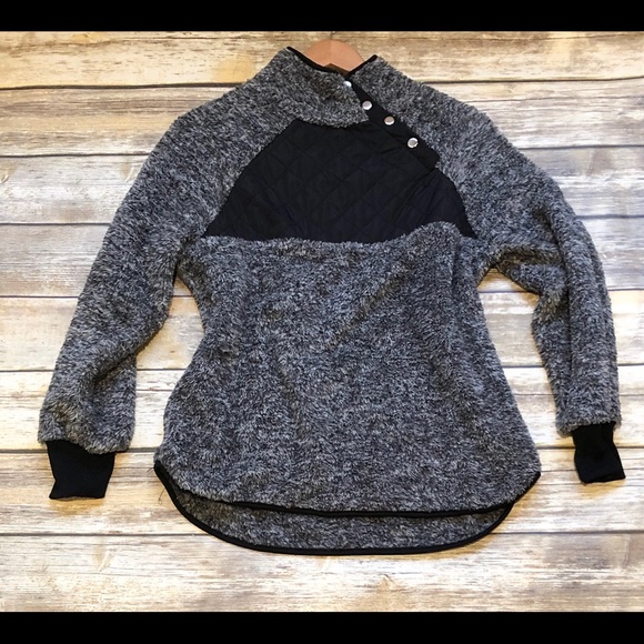 Main Strip Tops - Quilted Gray & Black Snap Soft Pullover Top Shirt
